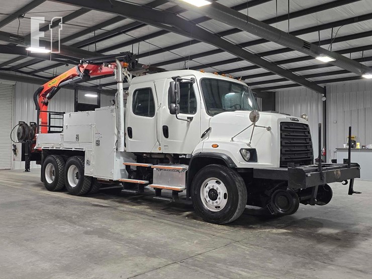 2016-freightliner-108sd-image-2