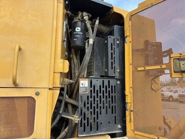 2005-deere-772d-image-26
