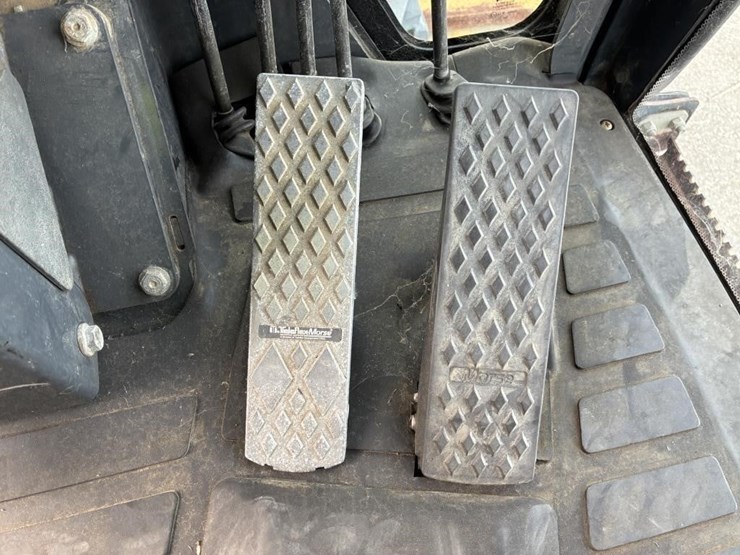 2005-deere-772d-image-38