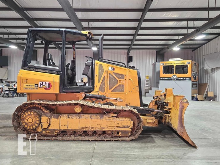 2021-caterpillar-d2-image-6
