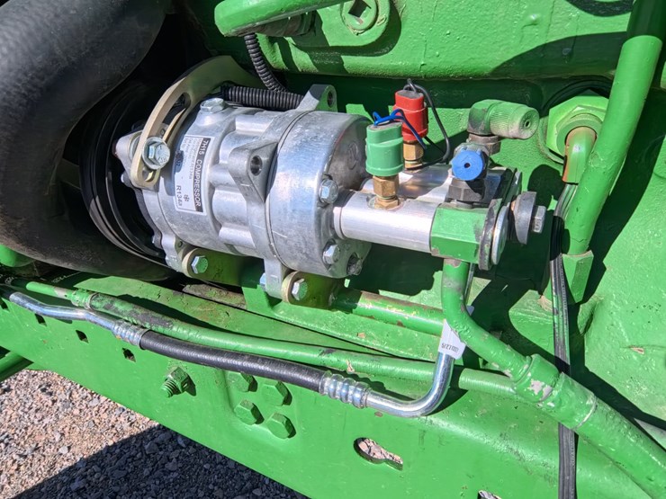 #1043-•-john-deere-4440-tractor-image-22