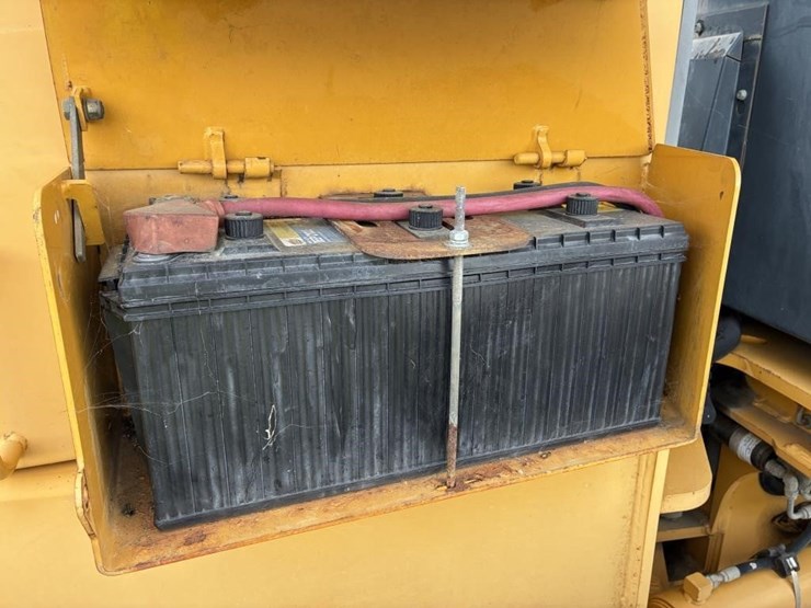 2005-deere-772d-image-28