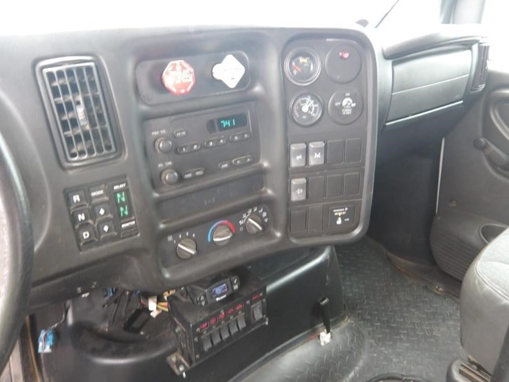2009-chevrolet-c7500-service-truck-image-29