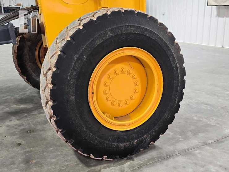 2012-deere-672g-image-32