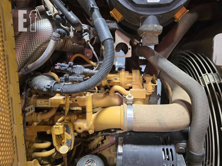 2021-caterpillar-d3-lgp-image-39