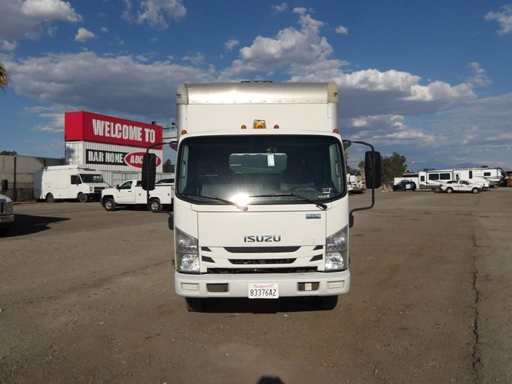 2016-isuzu-npr-image-7