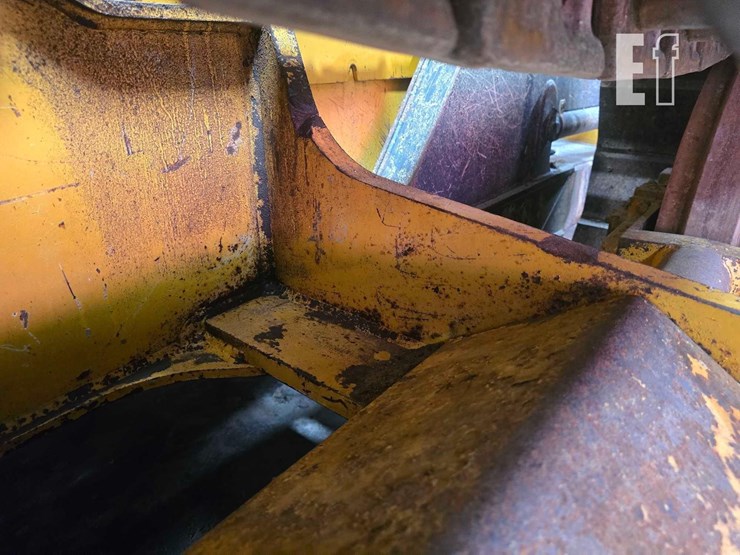 2020-deere-650k-image-36