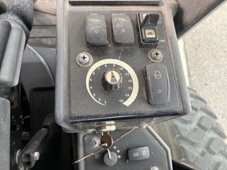2005-deere-772d-image-42