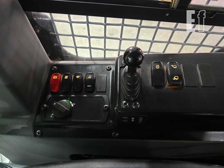 2020-caterpillar-d3k2-xl-image-25