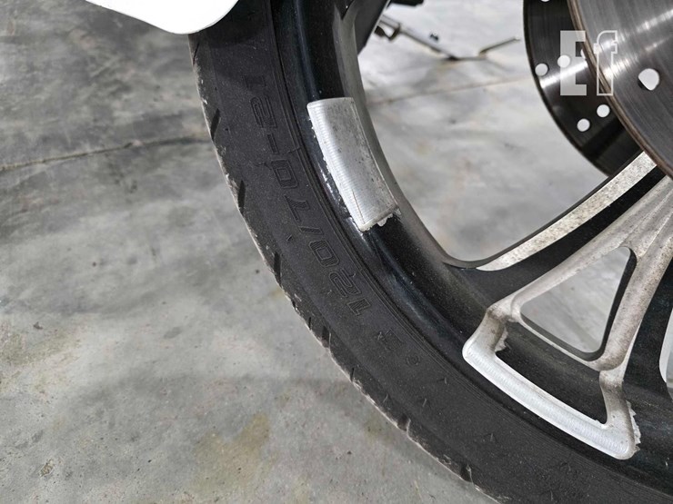 2013-harley-davidson-road-glide-image-18