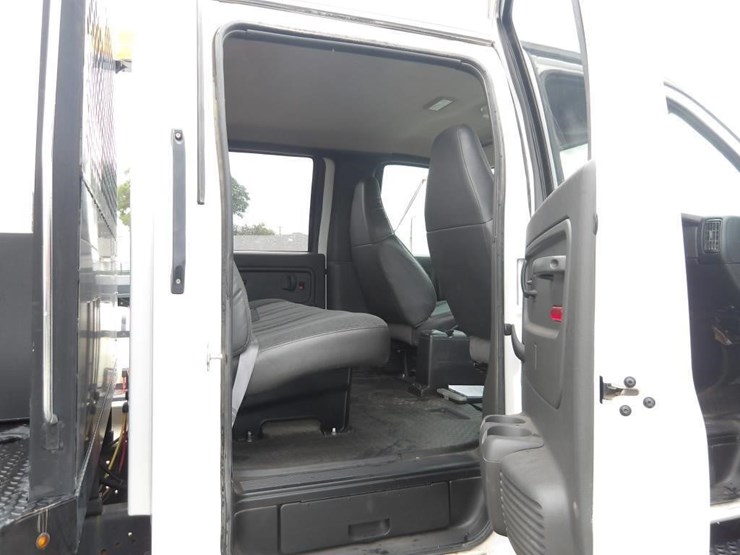 2009-chevrolet-c7500-service-truck-image-23