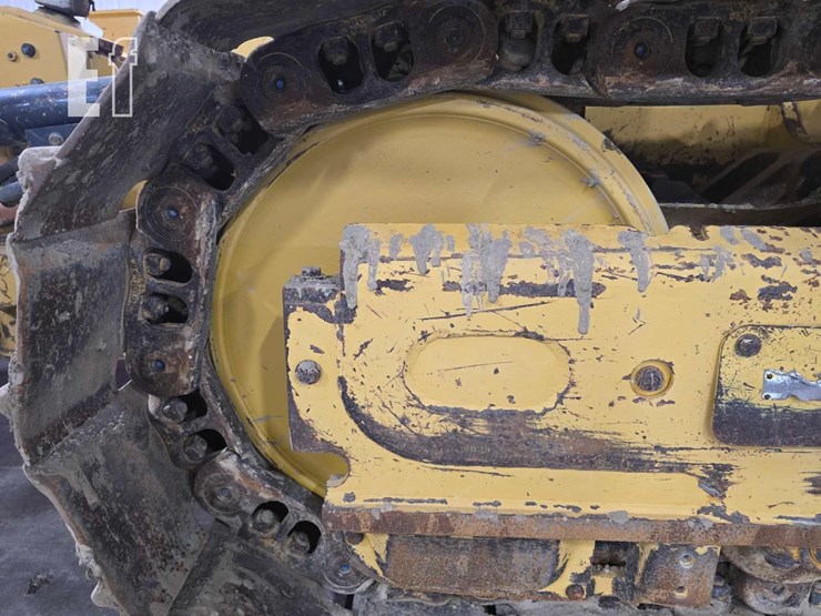 2021-caterpillar-d2-image-23