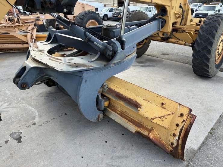 2005-deere-772d-image-14