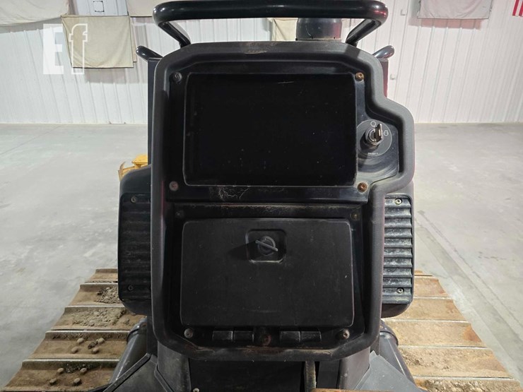 2021-caterpillar-d2-image-14