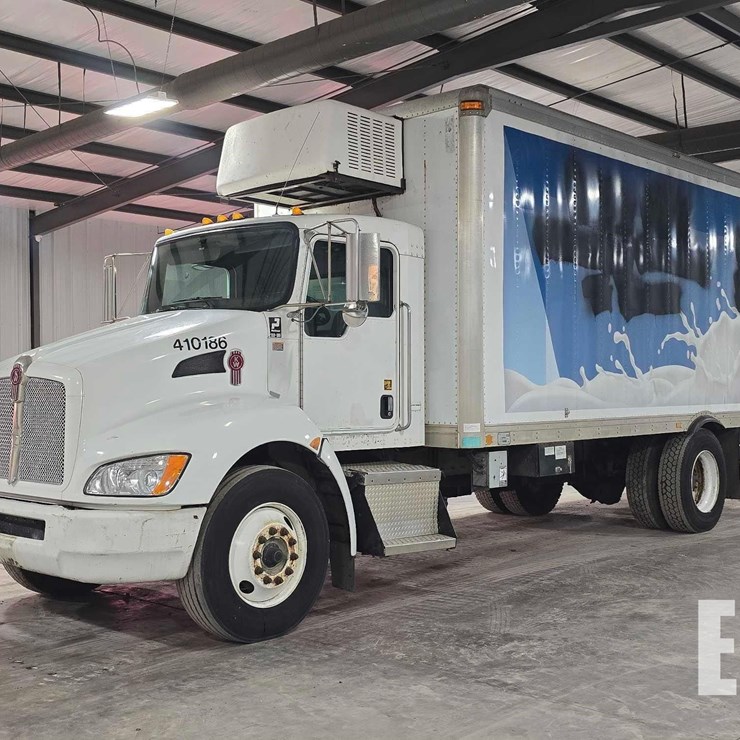 2010 KENWORTH T300