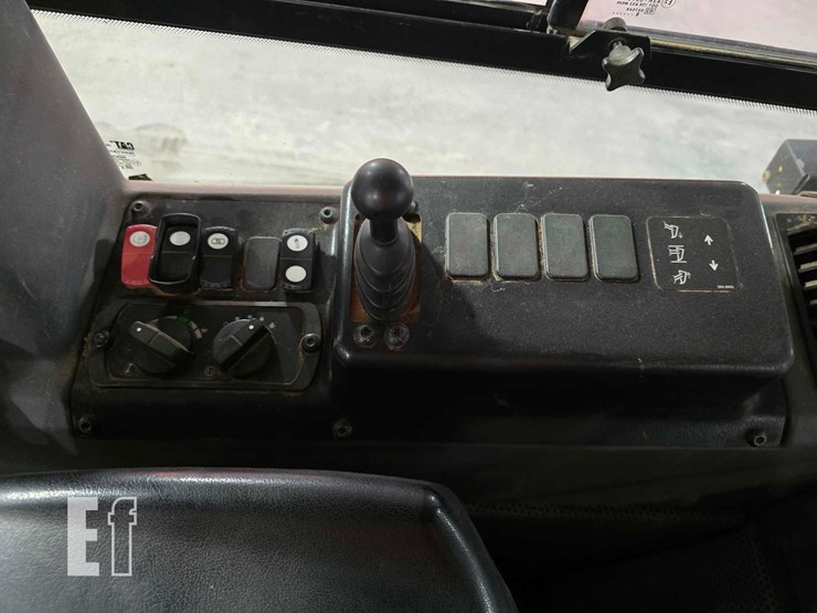 2019-caterpillar-d6k2-lgp-image-21
