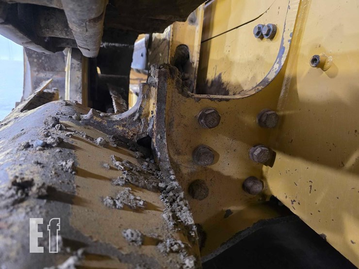 2021-caterpillar-d2-image-26