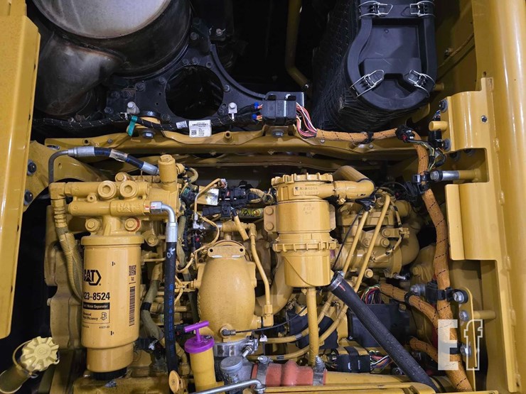 2013-caterpillar-12m2-image-32