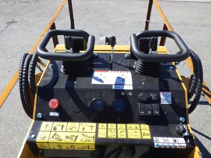 2026-agt-mx-mrt14-skid-steer-loader-image-11