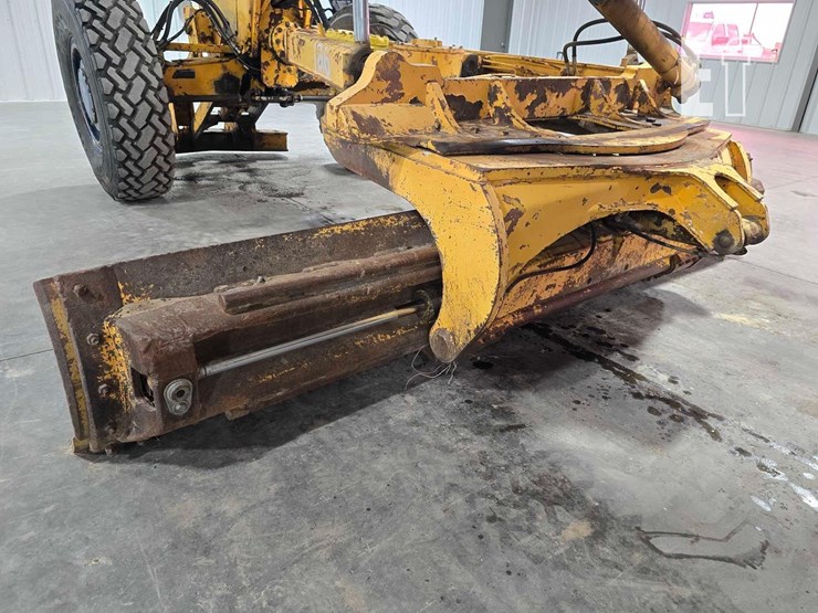 1979-deere-772a-image-12
