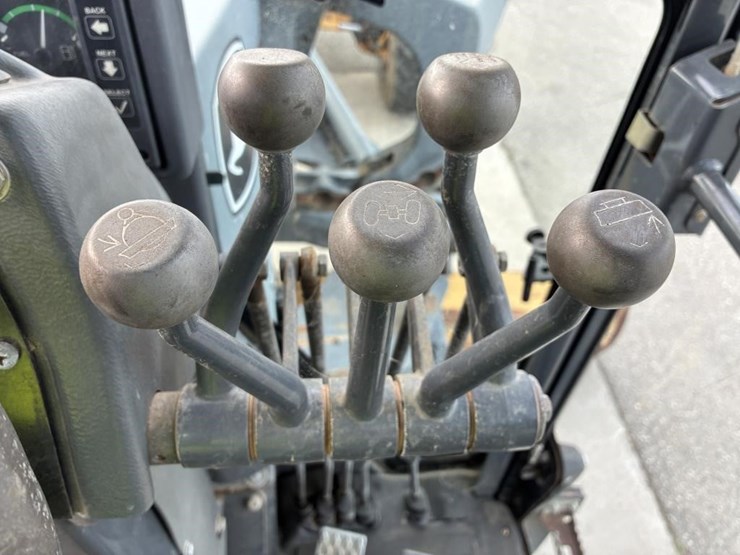 2005-deere-772d-image-34