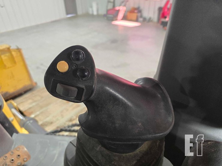 2021-caterpillar-d2-image-18