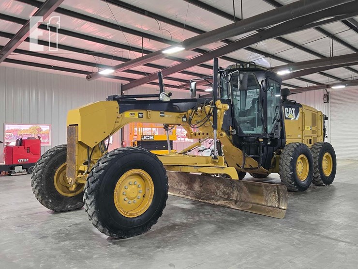 2013-caterpillar-12m2-image-1