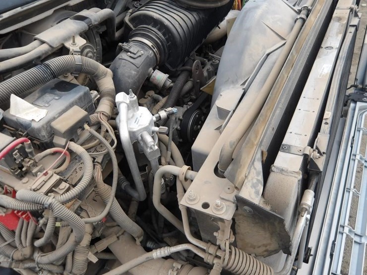 2009-chevrolet-c7500-service-truck-image-12