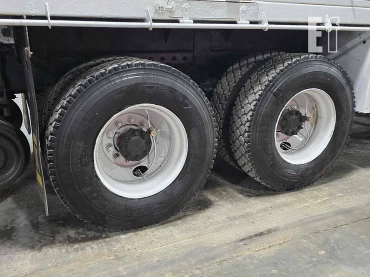 2016-freightliner-108sd-image-26