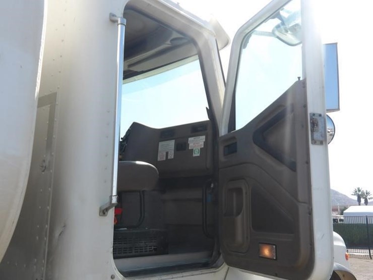 2006-international-5600i-water-truck-image-24