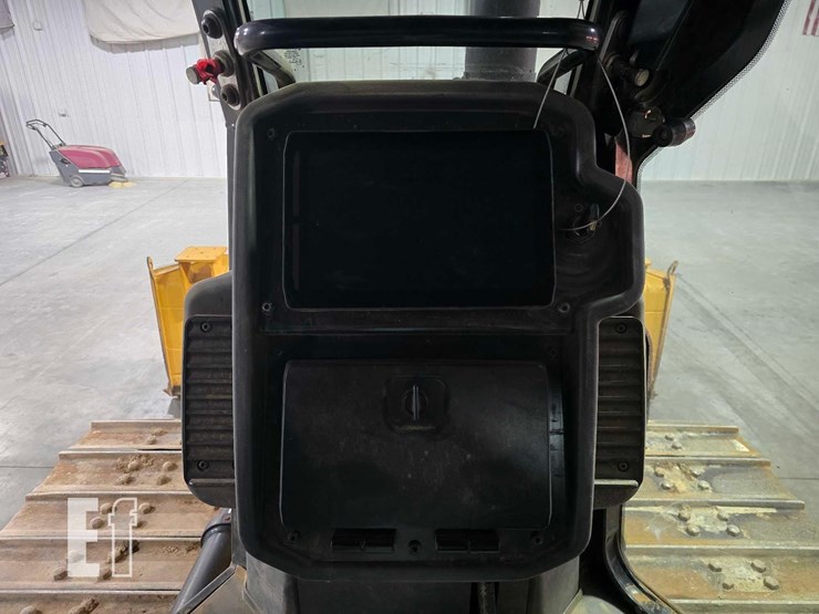 2021-caterpillar-d3-lgp-image-14