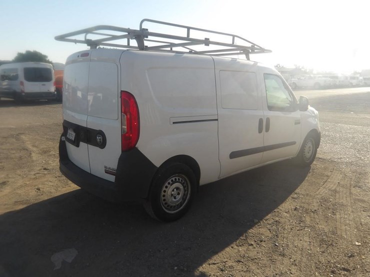 2016-ram-promaster-city-image-4