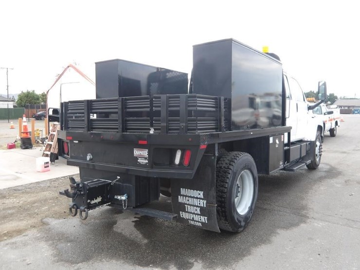 2009-chevrolet-c7500-service-truck-image-3