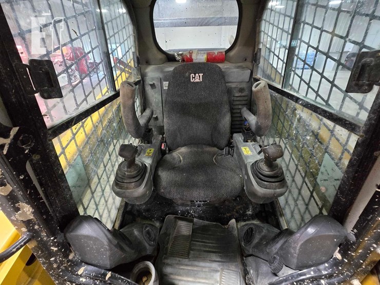 2015-caterpillar-257d-image-14