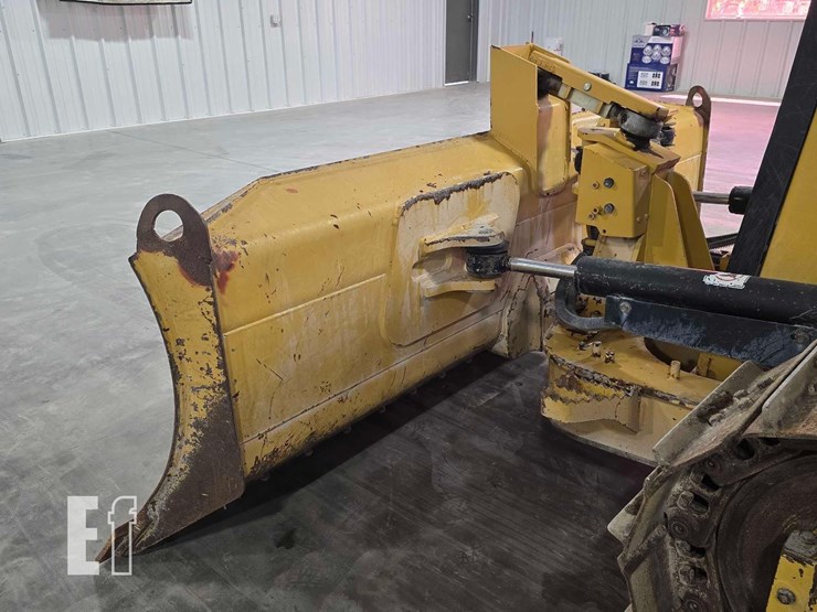 2022-caterpillar-d1-image-12