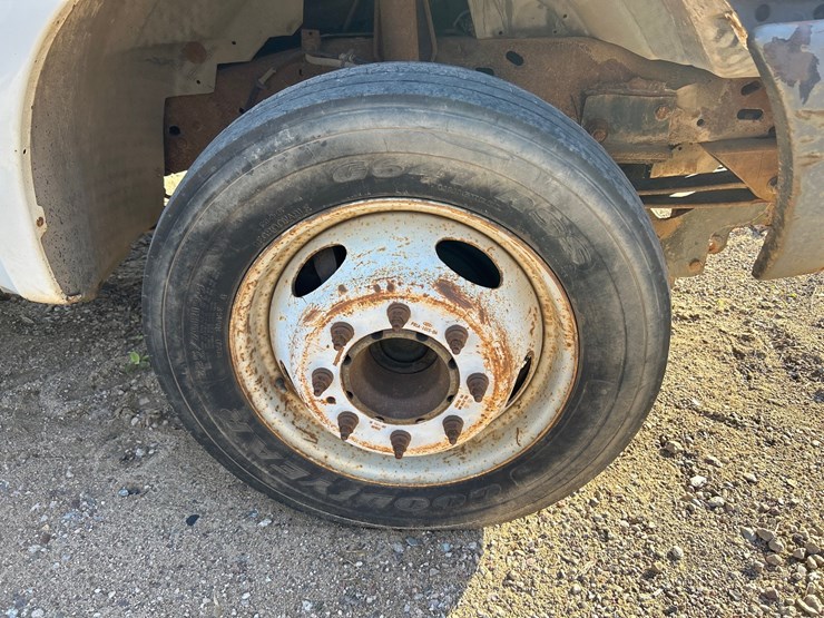 #6935-•-2000-ford-f-550-super-duty-stake-bed-dump-truck-(has-wi-title)-image-28