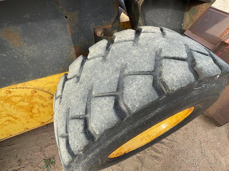 #1947-•-new-holland-l185-wheeled-skid-steer-image-7