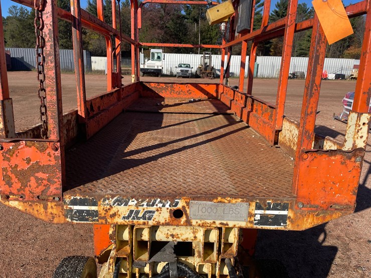 #1897-•-jlg-commander-cm-2046-electric-scissor-lift-non-runner-image-12