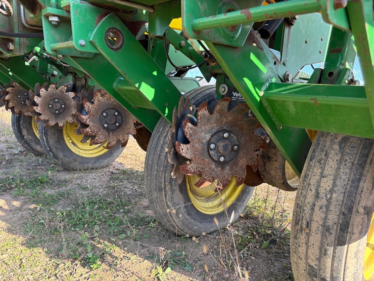 #1948-•-john-deere-7200-16-row-planter-image-16