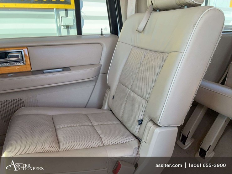 2008-lincoln-navigator-l-image-24