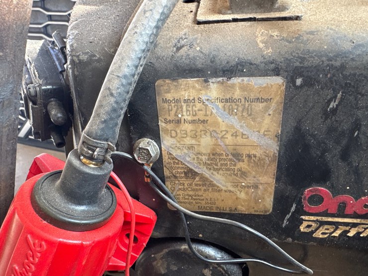 #6986-•-miller-bobcat-225g-welder-generator-with-onan-performer-16-xsl-engine-image-9