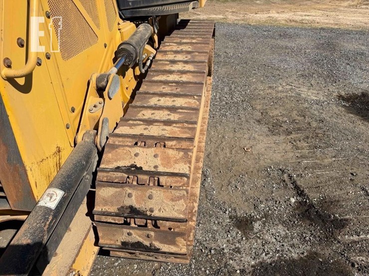 2020-caterpillar-d1-image-9