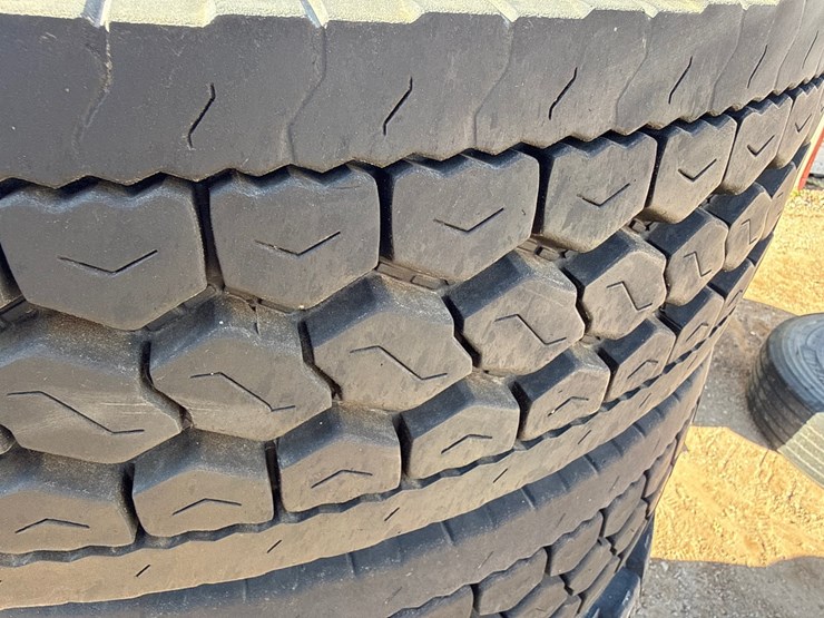 #6981-•-(5)-commercial-truck-tires-with-wheels-image-8