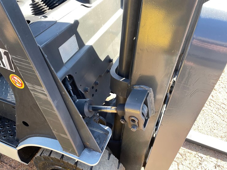 #1885-•-unicarrier-40-lp-forklift-image-24