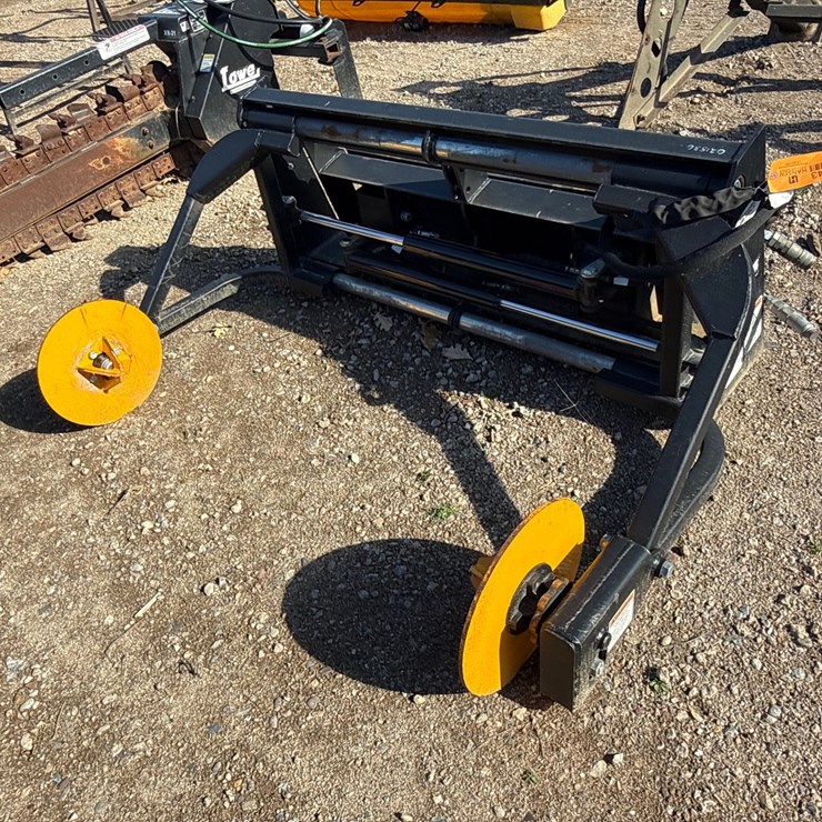 #6943 • Erskine Skid Steer Hydraulic Bale Unroller Attachment