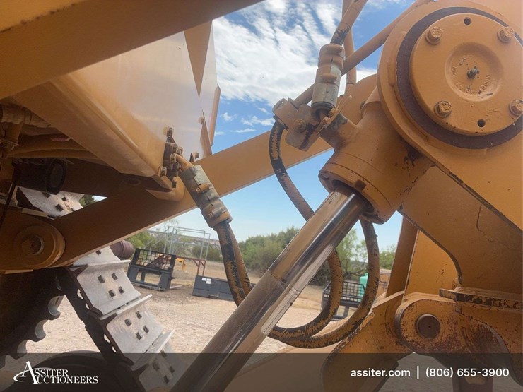 2015-caterpillar-d6t-xl-image-13