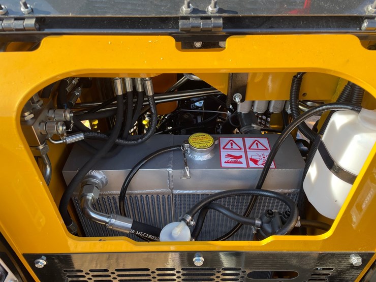 #3236-•-cfg-kjt27-skid-steer-loader-image-18