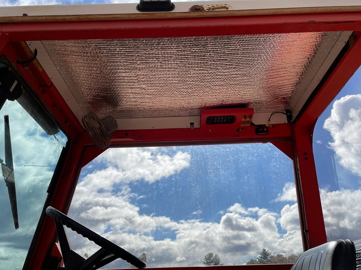 #1019-•-kubota-f2400-4wd-tractor-with-attachments-image-19