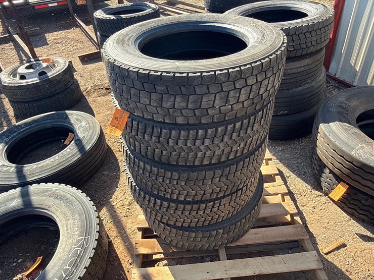 #6976-•-(5)-commercial-truck-tires-image-1