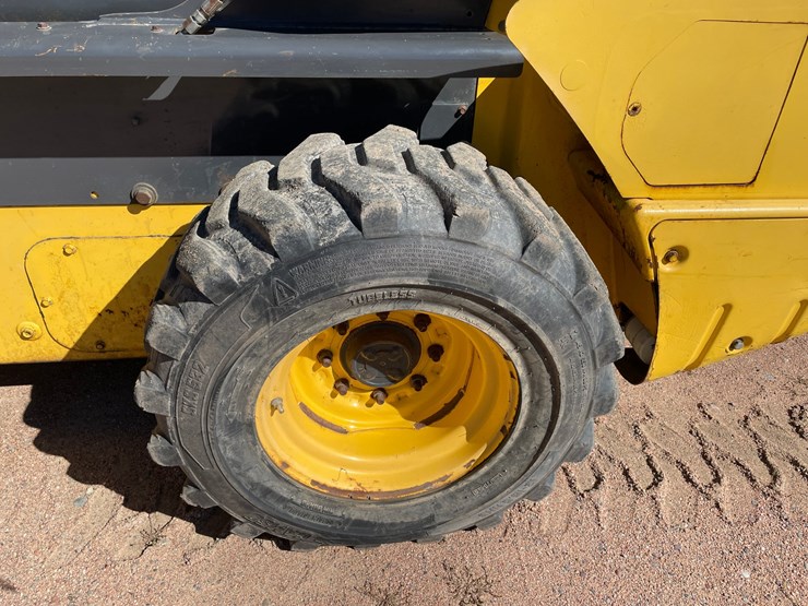 #1080-•-2015-new-holland-l230-skid-steer-image-10